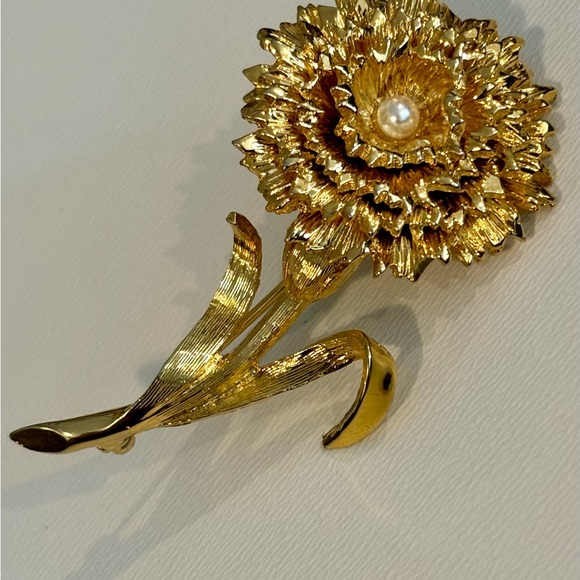 Stunning Vintage Dimensional Carnation Flower Brooch with Cultured Pearl - Picture 7 of 7